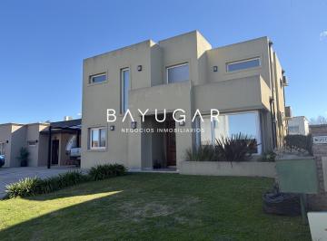 Casa · 176m² · 5 Ambientes · 4 Cocheras · Venta - Casa en Barrio Privado Los Arces - Pilar