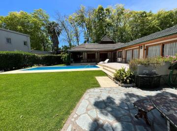 Casa · 230m² · 6 Ambientes · 5 Cocheras · Casa en Mapuche C. C