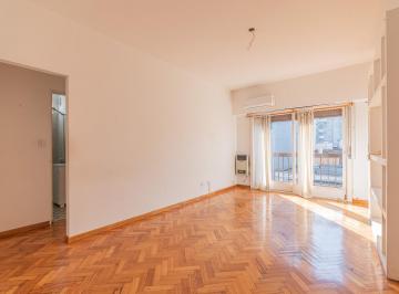 Departamento · 60m² · 4 Ambientes · Donato Alvarez y Rivadavia - 4 Ambientes con Balcon - Reciclado