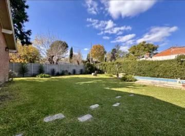 Casa · 130m² · 4 Ambientes · 3 Cocheras · Casa en Venta en Benavidez,3 Dorm. y Pileta