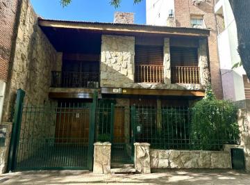 Casa · 320m² · 4 Dormitorios · 3 Cocheras · Casa + Lote Para Desarrollo - 10 X 45 m - 14 Entre 38 y 39 - Usd 320.000