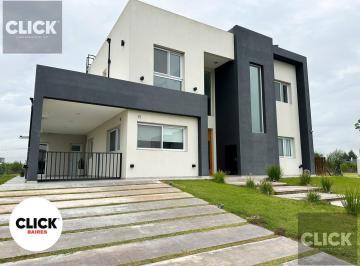 Casa · 208m² · 4 Ambientes · 4 Cocheras · Casa 4 Ambientes en Venta en Barrio San Lucas con Piscina
