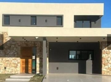 Casa de 5 ambientes, Ezeiza · Casa en Venta C/ Cochera en Canning