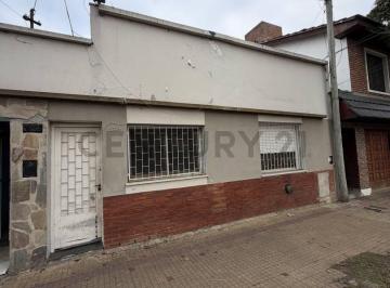 PH · 62m² · 3 Ambientes · PH Al Frente de 3 Ambientes con Amplio Patio – a Refaccionar – Calle 62 E/ 29 y 30