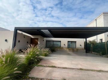 Casa · 200m² · 3 Dormitorios · 4 Cocheras · Casa en Venta 200 m² en Lar de Boedo, Luján de Cuyo