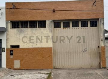 Bodega-Galpón · 268m² · Galpón con Terreno en Venta Sobre Av 25 en La Plata