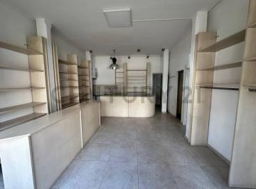 Local comercial · 80m² · 2 Ambientes · 1 Cochera · 18 Entre 35 y 36 Local en Alquiler