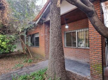 Casa · 110m² · 3 Ambientes · 2 Cocheras · Casa 3 Amb y Medio, Cochera y Patio. Apto Crédito