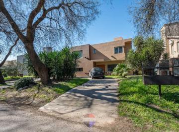 Casa · 616m² · 8 Ambientes · 2 Cocheras · Venta Casa 3 Dorm, San Isidro, Villa Allende, Cba