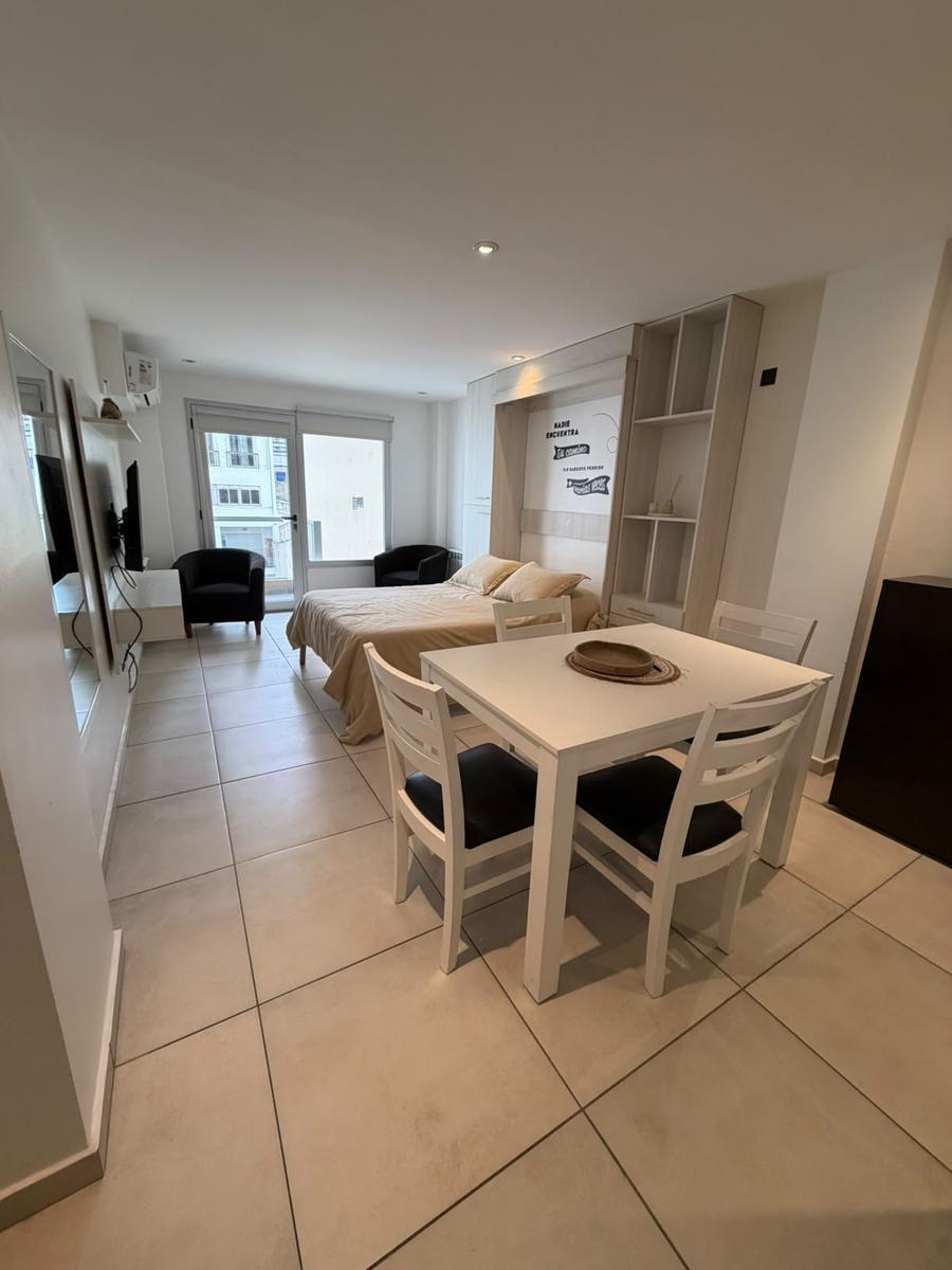 Ambiente en tercer piso contrafrente — Edificio moderno 39m²