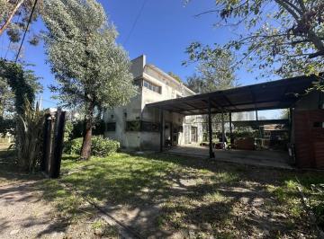 Casa · 120m² · 2 Dormitorios · 2 Cocheras · Casa en Venta en Barrio Las Banderitas, City Bell – 447 Bis Entre 155 Bis y 156 – Apta Crédito – 2 D