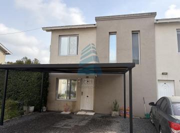 Casa · 65m² · Venta Casa Duplex en La Fernanda 3 Ambientes con Jardin