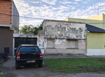 PH · 49m² · 3 Ambientes · 1 Cochera · 68 E/ 140 y 141 - Oportunidad - PH 2 Dorm. a Refaccionar! en Venta
