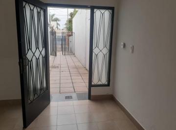 PH de 3 ambientes, Avellaneda · Alquiler PH Interno de 3 Amb C/ Entrada Para Auto Chico, Fondo Libre C/ Quincho Abierto. Parrilla