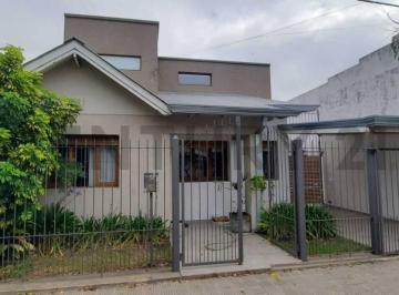 Casa · 200m² · 6 Ambientes · 2 Cocheras · Calle 8 Entre 521 y 521 Bis | Casa en Venta en Tolosa.