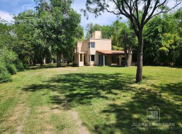 Casa · 149m² · 6 Ambientes · 1 Cochera · Venta - Casa de 3 Dorm. en Pasaje Mitre - Villa Allende