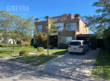 Casa · 400m² · 8 Ambientes · 2 Cocheras · Importante Casa en Venta de 3 Pisos en Lote Interno en Nordelta Golf