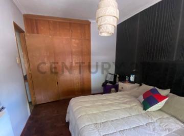 PH · 69m² · 3 Ambientes · 1 Cochera · 39 y Diagonal 80 - Oportunidad - PH con 2 Dormis Apto Profesional y Sin Expensas!