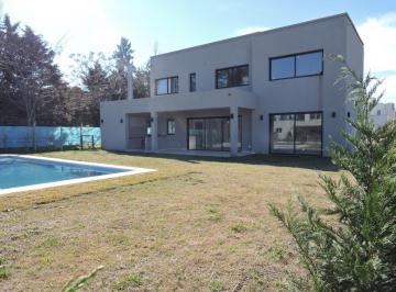 Casa de 3 ambientes, Moreno · Casa en Weston | 240 m² Cubiertos | 3 Dorm. | 3 Baños | Pileta