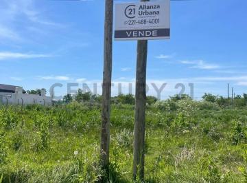 Terreno · 300m² · Lote en Venta en Villa Castells - Gonnet – Excelente Ubicación Sobre Calle 2 y 489