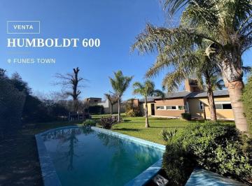 Casa · 126m² · 5 Ambientes · 2 Cocheras · Casa en Venta de 3 Dorm. con Pileta en Funes Town