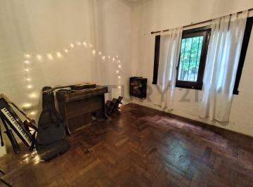 PH · 102m² · 4 Ambientes · 33 E/ 9 y 10 - Vendemos PH Al Frente con Terraza - Apto Banco