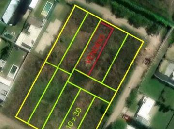 Terreno · 300m² · Lote en Venta en Gonnet - Villa Castells - 3 y 489 Zona Residencial en Crecimiento