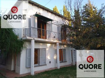 Casa · 326m² · 5 Ambientes · 1 Cochera · Casa en Alquiler de 5 Dorm., Patio Amplio - Plottier Neuquen