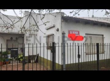 Oficina comercial · 70m² · 3 Ambientes · Venta de Casa P/reciclar | Av 137 E/ 530 y 531 | La Plata