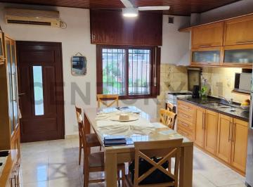 Casa · 185m² · 5 Ambientes · 1 Cochera · Venta de Casa en Zona Centro/sur de Rafaela