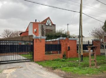 Casa · 158m² · 3 Ambientes · 2 Cocheras · 49 E/ 154 y 155 La Plata - Casa con Parque y Pileta en Venta
