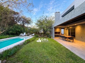 Casa · 302m² · 7 Ambientes · 2 Cocheras · Casa en Venta en La Rufina