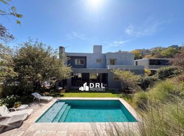 Casa · 302m² · 7 Ambientes · 2 Cocheras · Casa en Venta en La Rufina