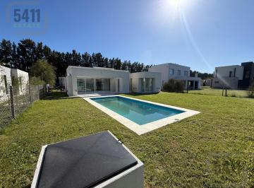 Casa · 128m² · 4 Ambientes · 4 Cocheras · Alquiler Casa 4 Ambientes Jardin Pileta en Santa Ines - Canning