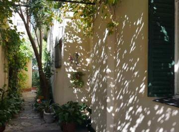 Casa · 205m² · 7 Ambientes · 1 Cochera · Venta 2 Viviendas Sobre Lote Propio Acepta Permuta