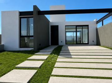 Casa · 250m² · 3 Dormitorios · Casa 2 Dorm. Docta - Av 3