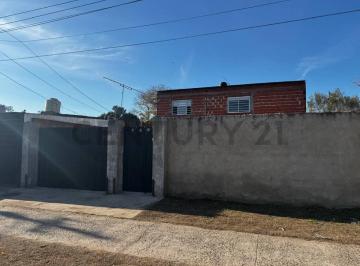 Casa · 185m² · 5 Ambientes · 3 Cocheras · Vendo Casa con Amplio Lote