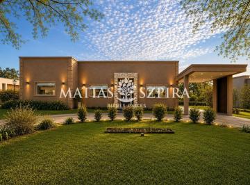 Casa · 215m² · 5 Ambientes · 2 Cocheras · Casa en Haras San Pablo