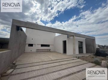 Casa · 142m² · 6 Ambientes · 3 Cocheras · Casa en Colinas de Manantiales, Excelente Oportunidad!