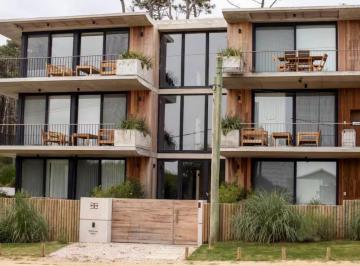 Departamento · 72m² · 3 Ambientes · 1 Cochera · Apartamento en La Juanita, José Ignacio – 2 Dorm. en Complejo con Piscina Climatizada