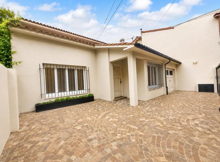 Casa · 217m² · 5 Ambientes · 2 Cocheras