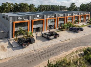 Local comercial · 450m² · 3 Ambientes · 1 Cochera · Local Comercial y Deposito en Venta - Ruta Nº 11 Pinamar