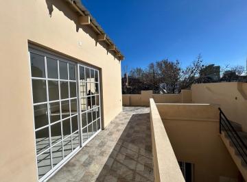 Casa · 152m² · 4 Ambientes · Casa Refaccionada a Nueva 4/5 Amb Quincho Terraza