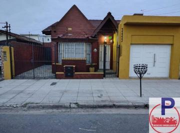 Casa de 4 ambientes, La Matanza · Venta - Chalet 4 Ambientes con Dos Cocheras Lomas del Mirador