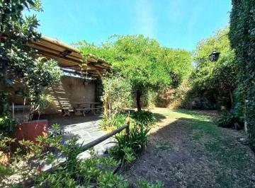 Casa · 191m² · 4 Ambientes · 2 Cocheras · Venta Casa 5 Ambientes - Castelar - Permuta - Refacciona