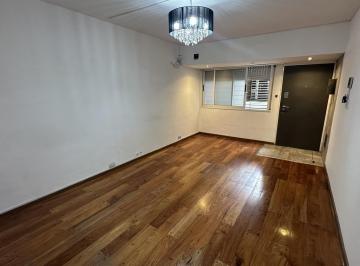 Casa · 103m² · 5 Ambientes · 1 Cochera · Casa en Alquiler, en Excelente Ubicacion - Zona Rio