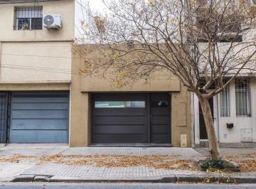 Casa · 175m² · 4 Ambientes · 2 Cocheras · Venta - Casa Apta Credito/permuta Tres Dorm. y Dos Cocheras - Rep. de La Sexta.