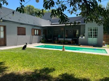 Campo · 120m² · 5 Ambientes · Casa en Cpuntry Los Molinos