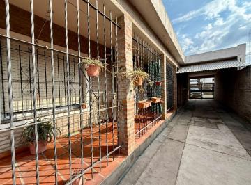 Casa · 185m² · 4 Ambientes · 3 Cocheras · Venta/ Permuta Casa Dos Dorm. con Galpón - Granadero Baigorria