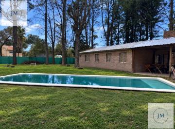 Quinta vacacional · 81m² · 5 Ambientes · 1 Cochera · Venta Casa Quinta con Pileta Lote 2800 m²